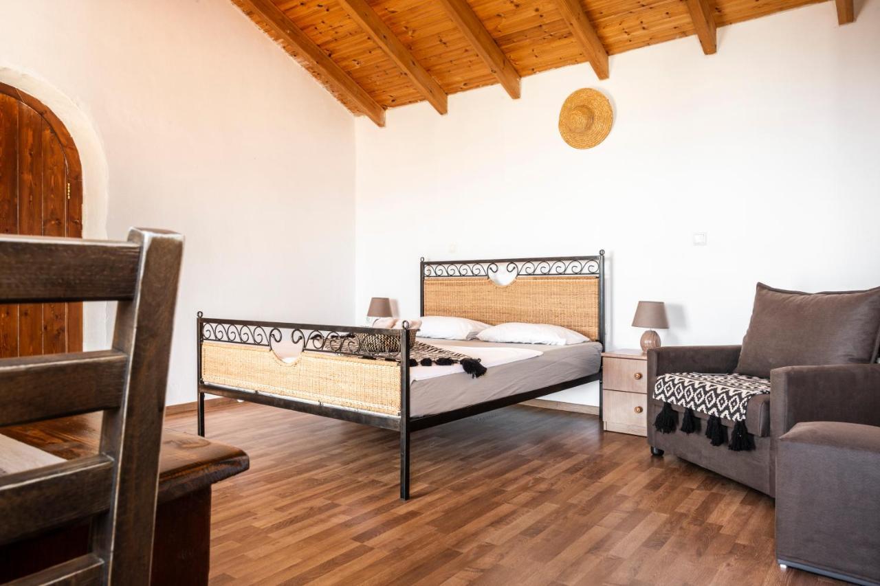 Amphora Guesthouse Himare Exterior foto
