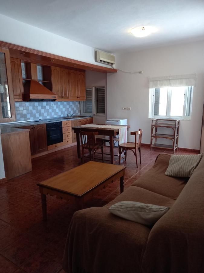 Amphora Guesthouse Himare Exterior foto